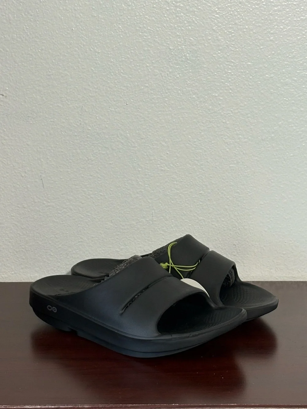 OOFOS Men's Black Slide Sandal with Open Toe size 11